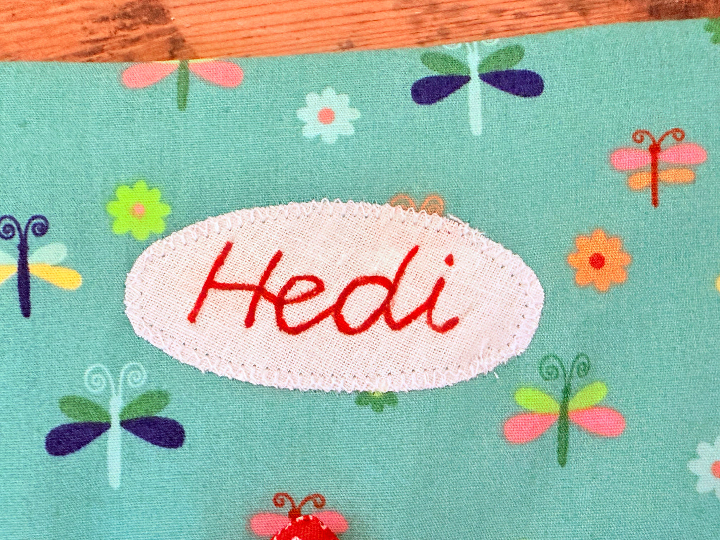 Handgemachte U-Heft-Hülle “Löwe” – personalisierbar & fröhlich bunt