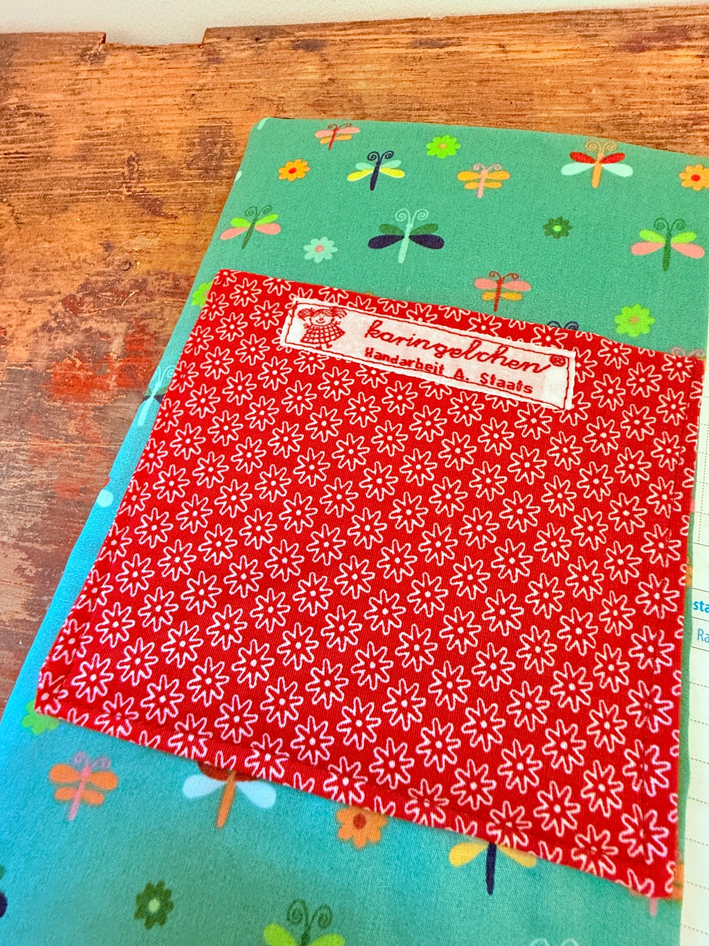 Handgemachte U-Heft-Hülle “Löwe” – personalisierbar & fröhlich bunt