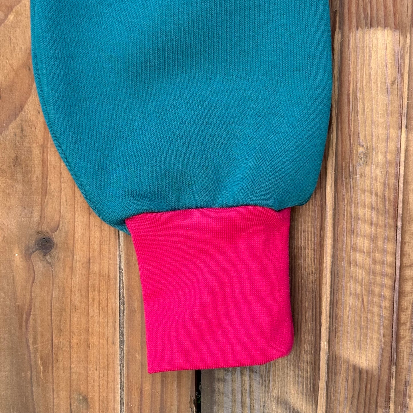 Pumphose Sweat Äpfel – Bequeme Baby- & Kinderhose mit Apfelmuster