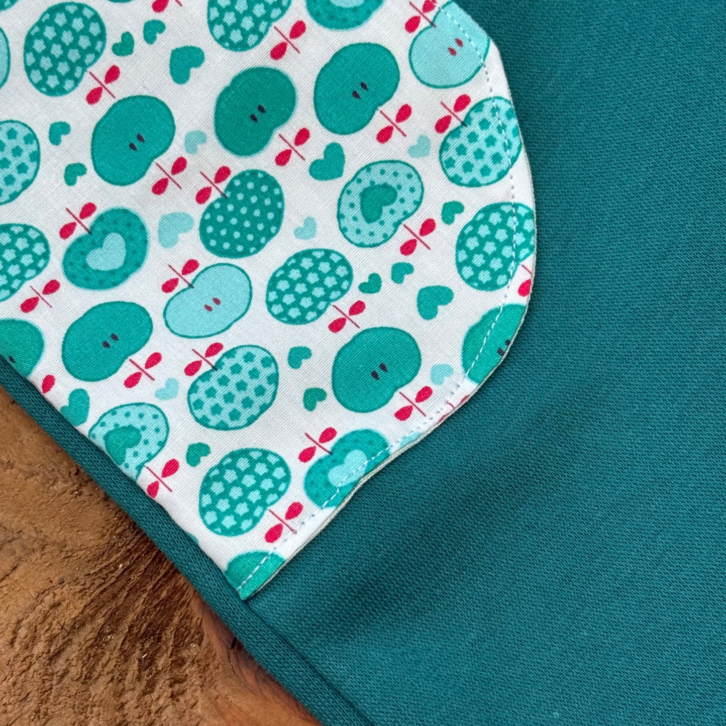 Pumphose Sweat Äpfel – Bequeme Baby- & Kinderhose mit Apfelmuster