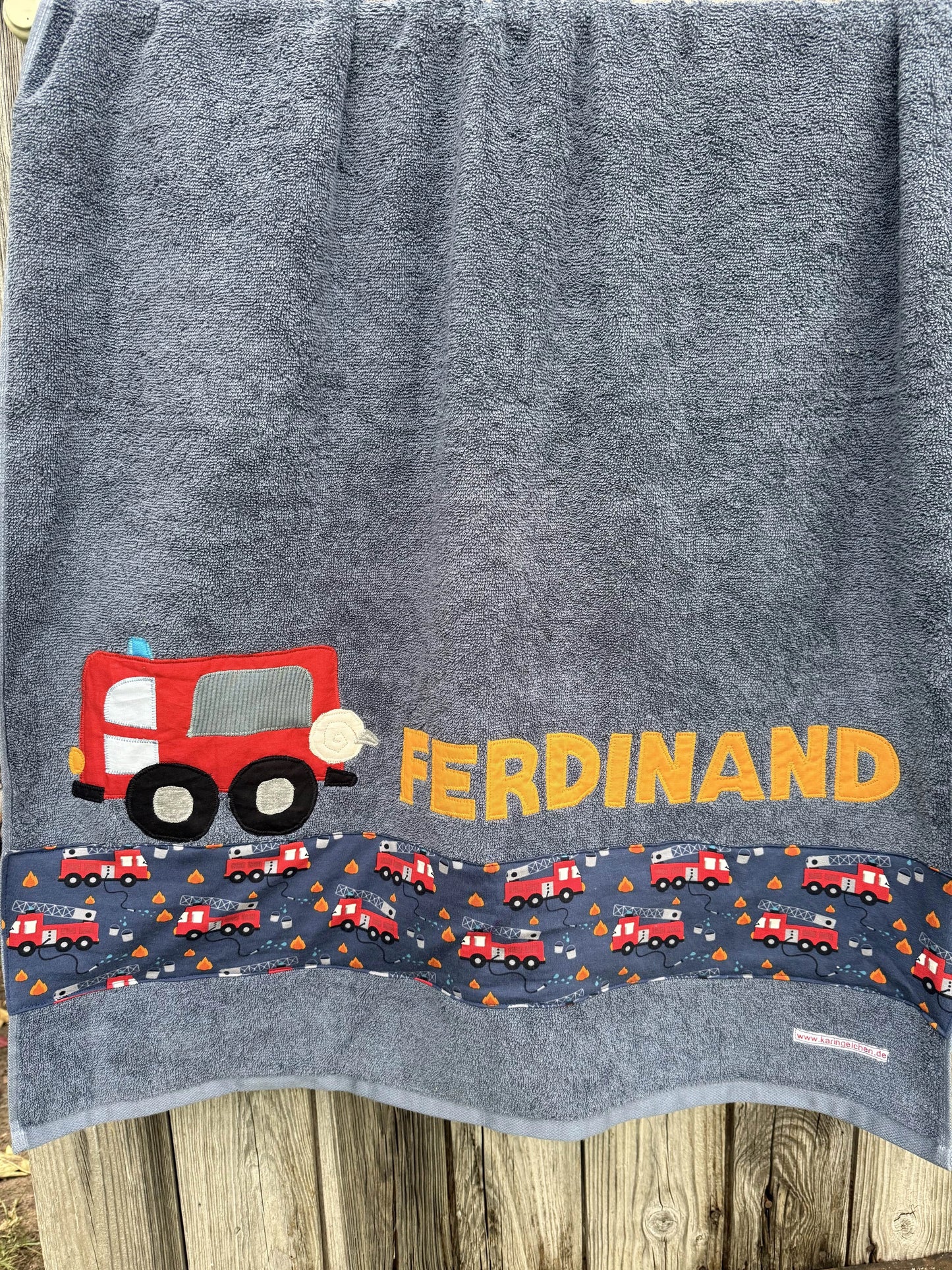 🔥 Personalisiertes Duschtuch Feuerwehr – Handmade Kinderhandtuch mit Namen | Geschenk für kleine Helden