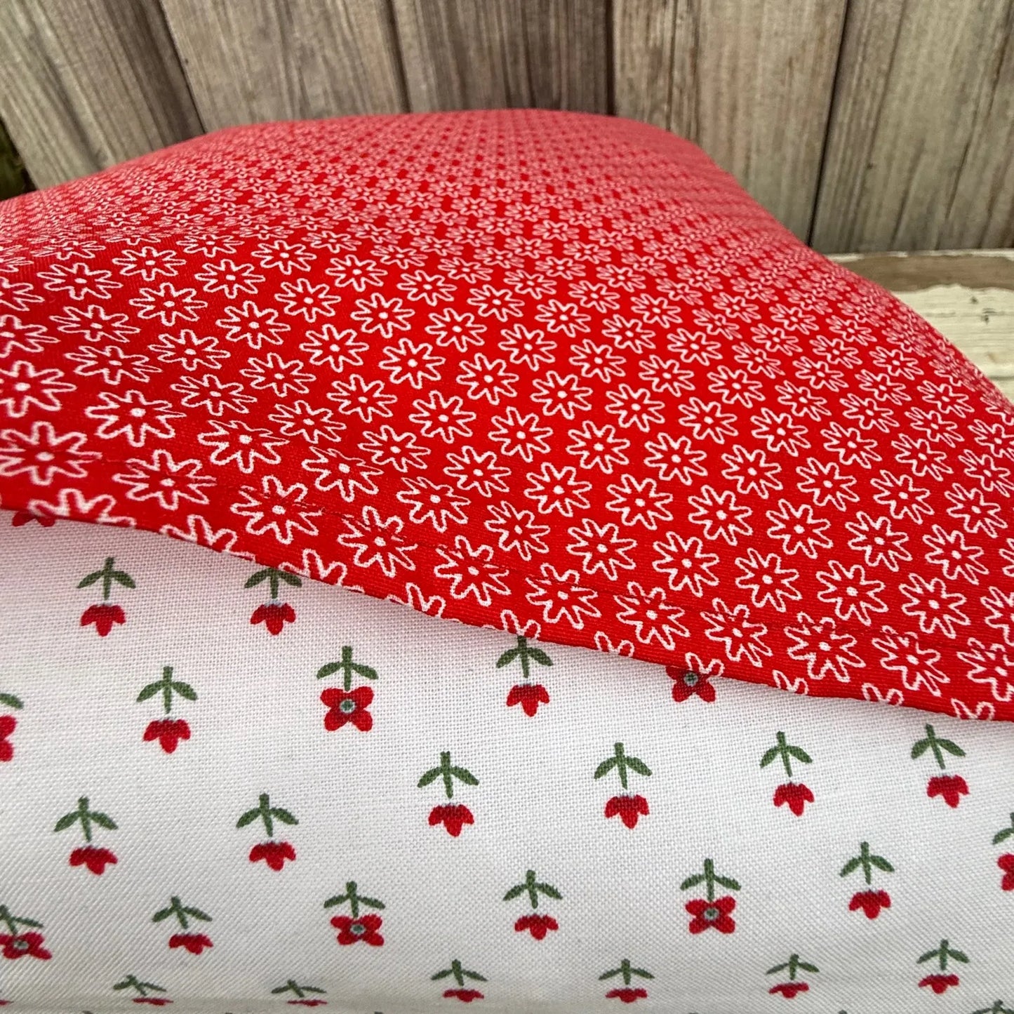 Personalisiertes Kuschelkissen „Marienkäfer“ – 40×40 cm, handmade & farbenfroh