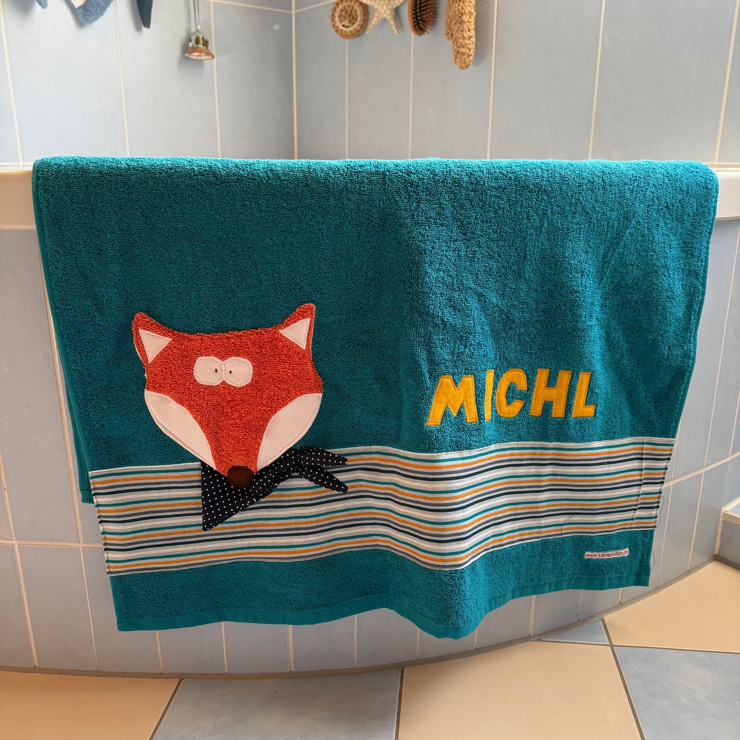Personalisierbares Kinderhandtuch mit Fuchs – Name bestickt
