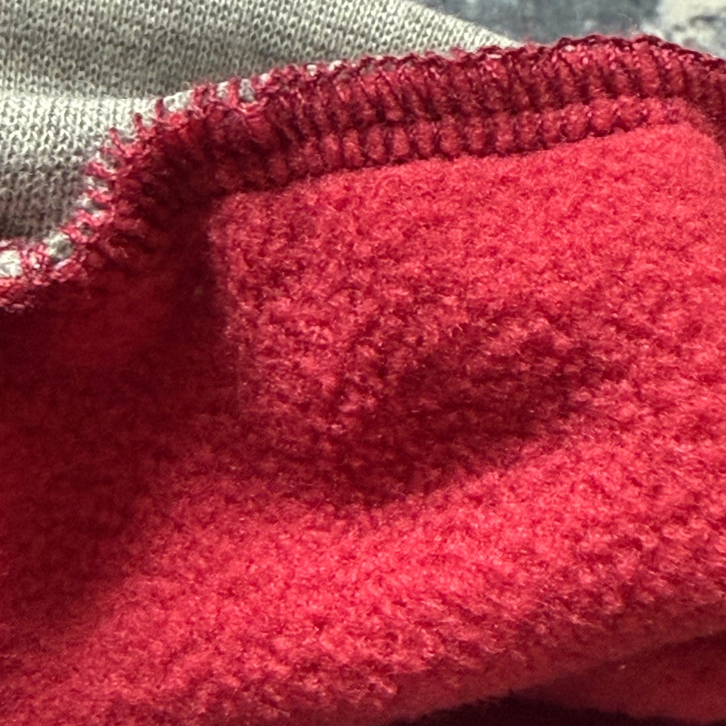 Kinder Softshellhose bordeaux mit Blumen – wasserdicht & atmungsaktiv