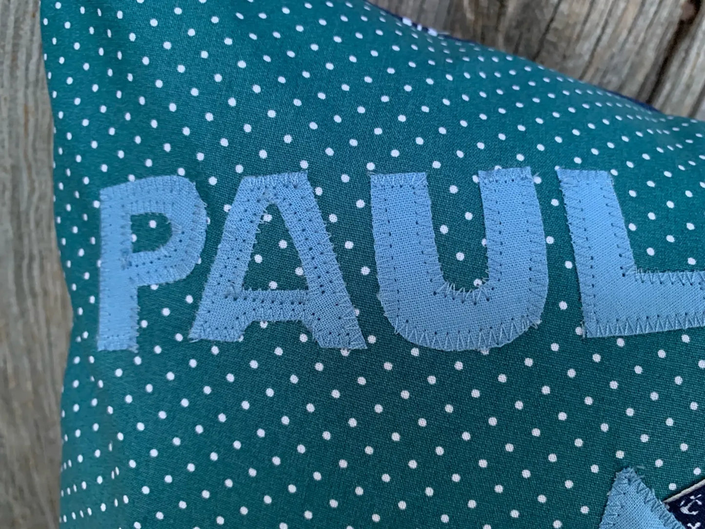 Kuschelkissen 40×40 cm „Wal“ – personalisiert | Handmade mit Hotelverschluss