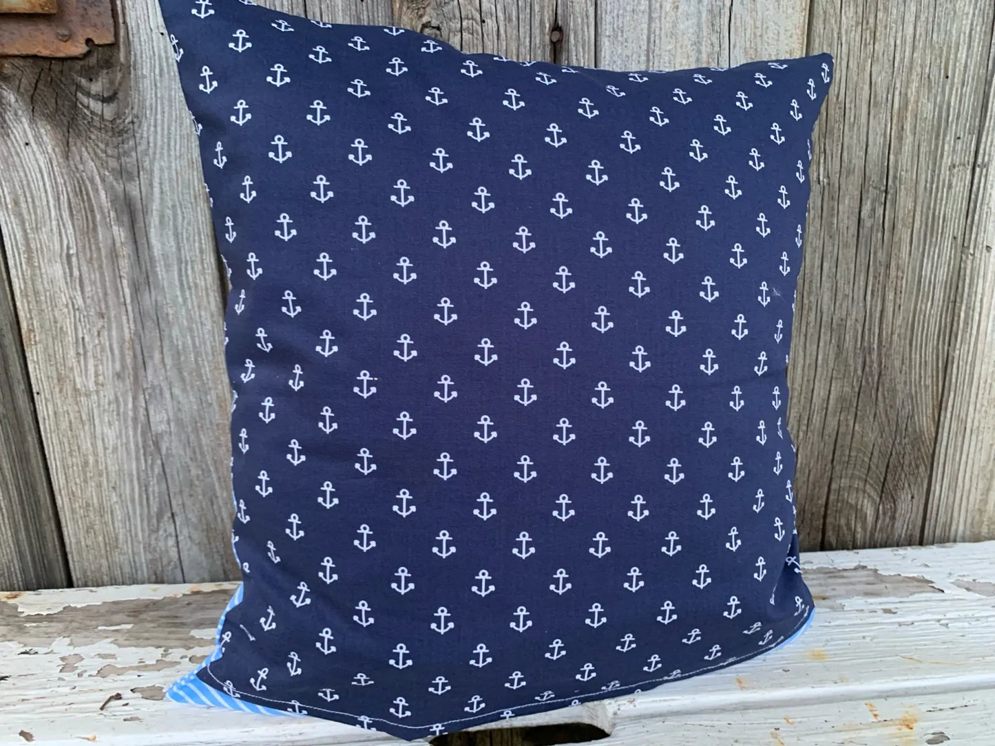 Kuschelkissen 40×40 cm „Wal“ – personalisiert | Handmade mit Hotelverschluss