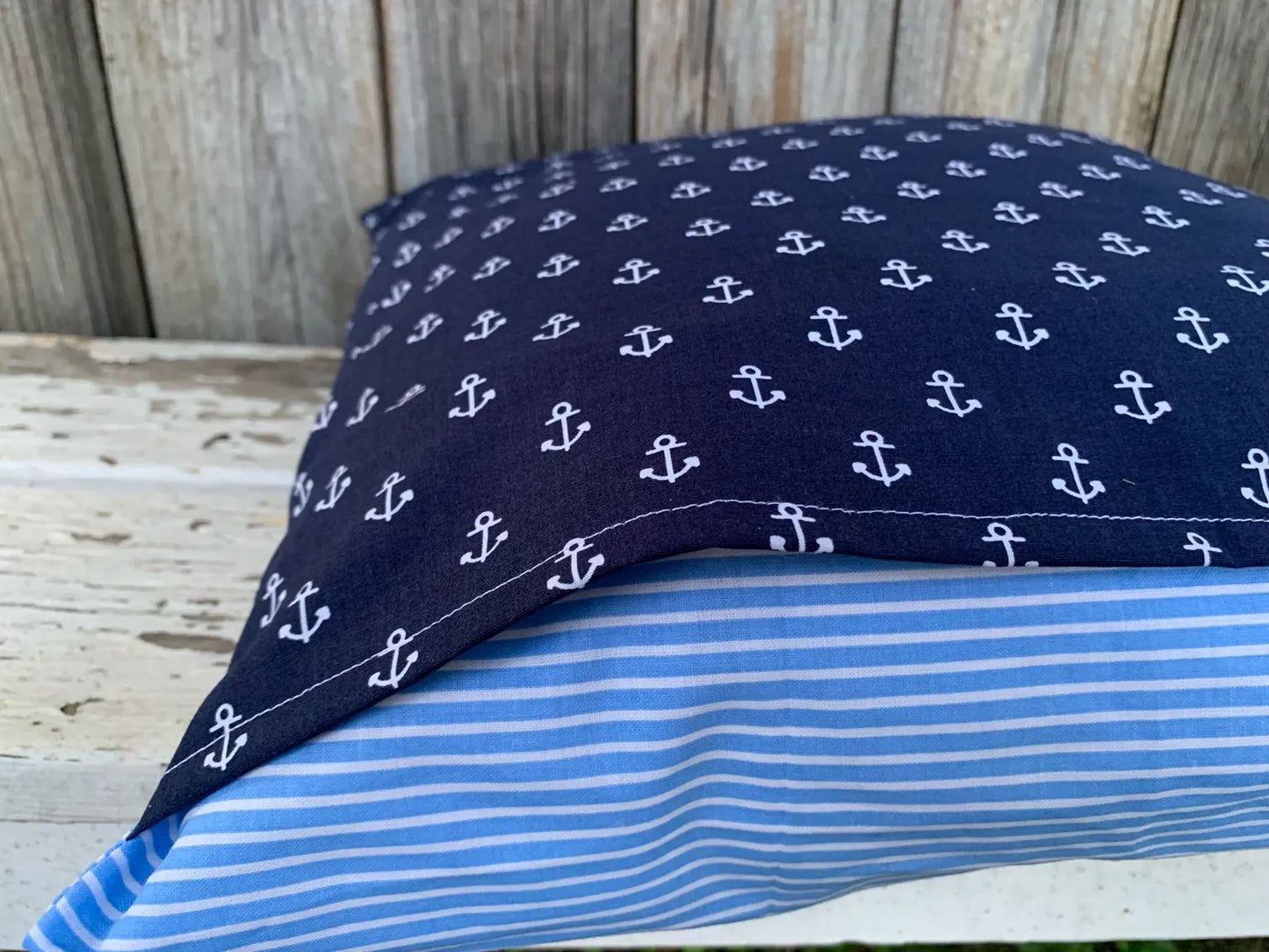 Kuschelkissen 40×40 cm „Wal“ – personalisiert | Handmade mit Hotelverschluss