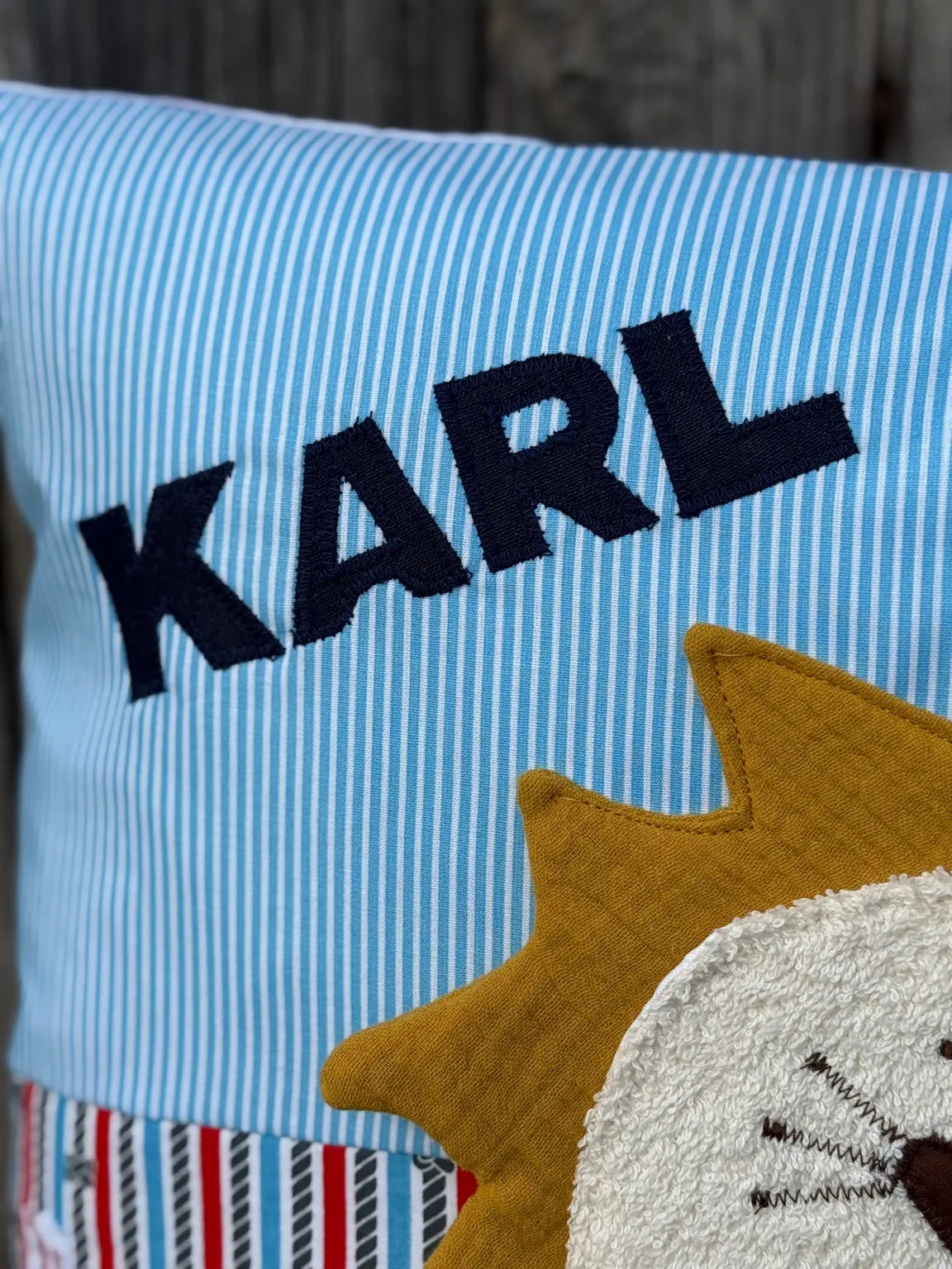 Kinderkissen „Löwe“ – personalisierbares Namenskissen, handgenäht