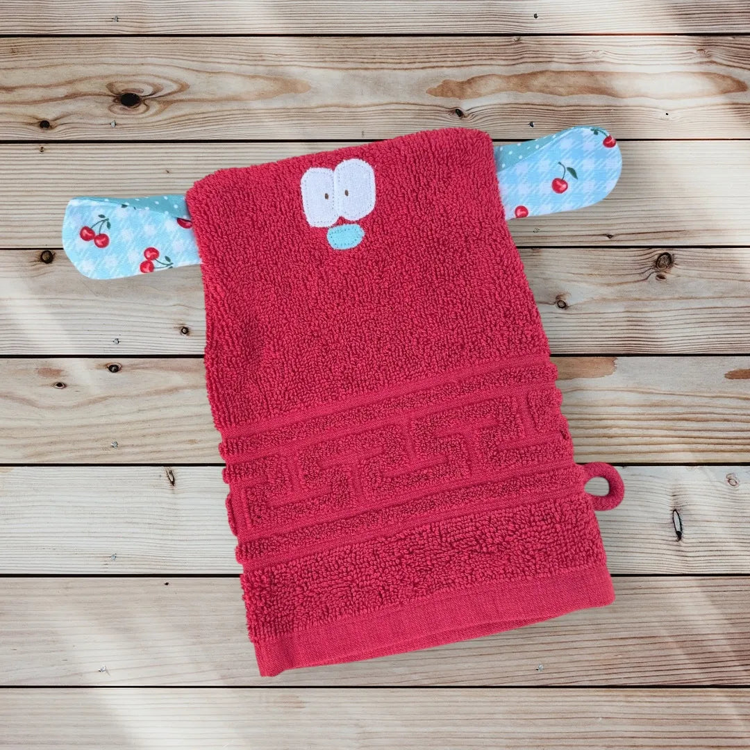Roter Waschhandschuh in Form eines lustigen Monsterchens mit großen Augen, bunter Nase und bunt gemusterten großen Ohren-ideal für Kinder.