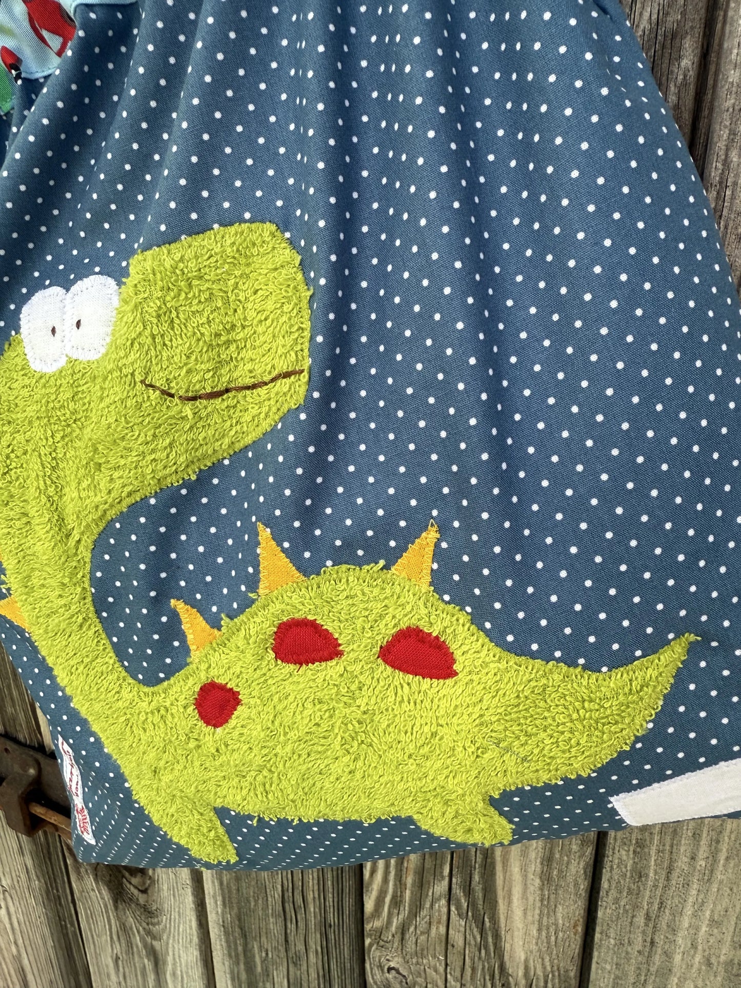 Wetbag „Dino“ – handgemacht, wasserabweisend, ideal für Kita, Sport & Reisen