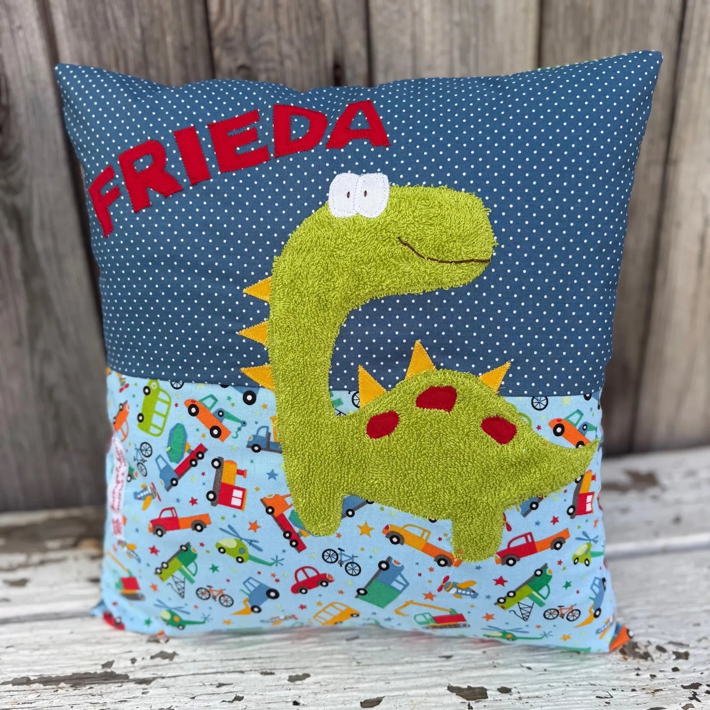 Personalisiertes Kissen „Dino“ – Handmade mit Name & weichem Stoff
