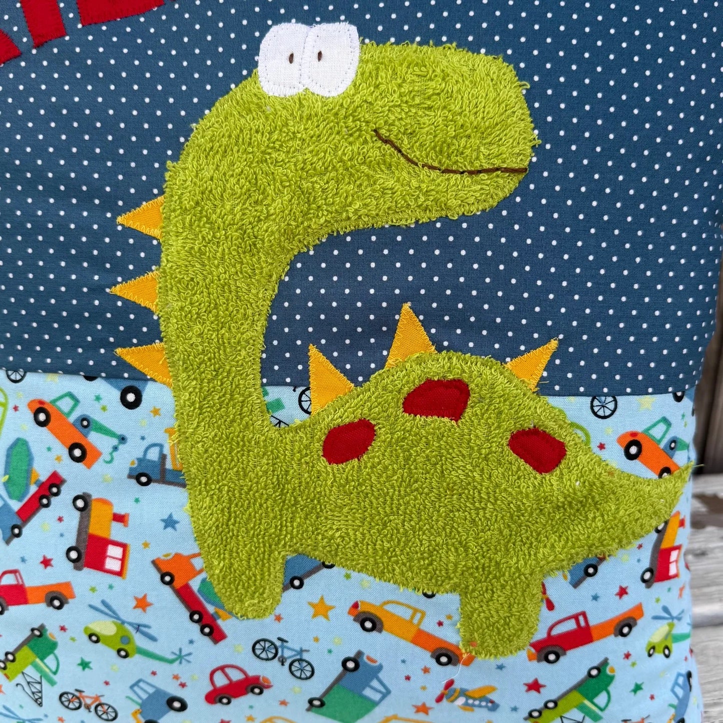 Personalisiertes Kissen „Dino“ – Handmade mit Name & weichem Stoff