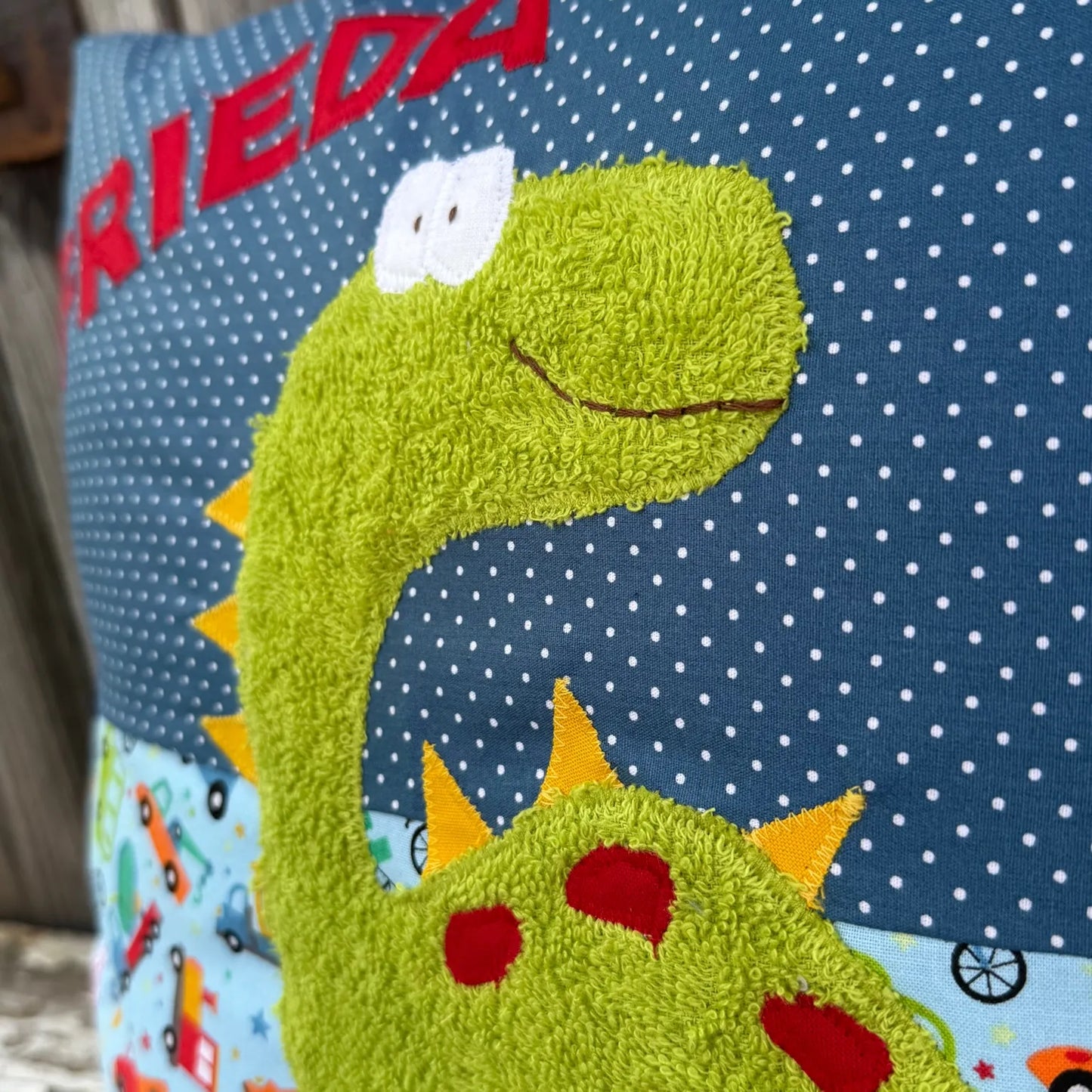 Personalisiertes Kissen „Dino“ – Handmade mit Name & weichem Stoff