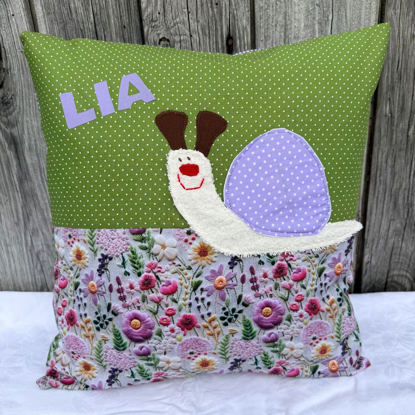 Kuschelkissen Schnecke mit Namen – personalisiertes Babygeschenk zur Geburt & Taufe