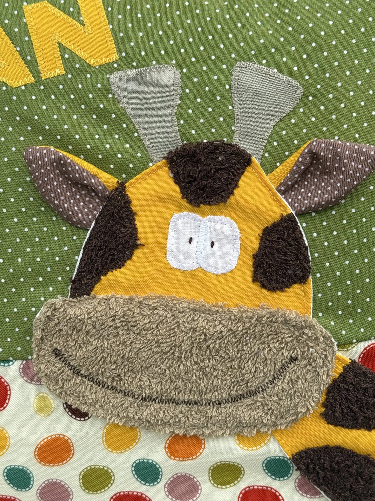 Personalisiertes Kissen “Giraffe” – handgemacht & bunt für Kinderzimmer