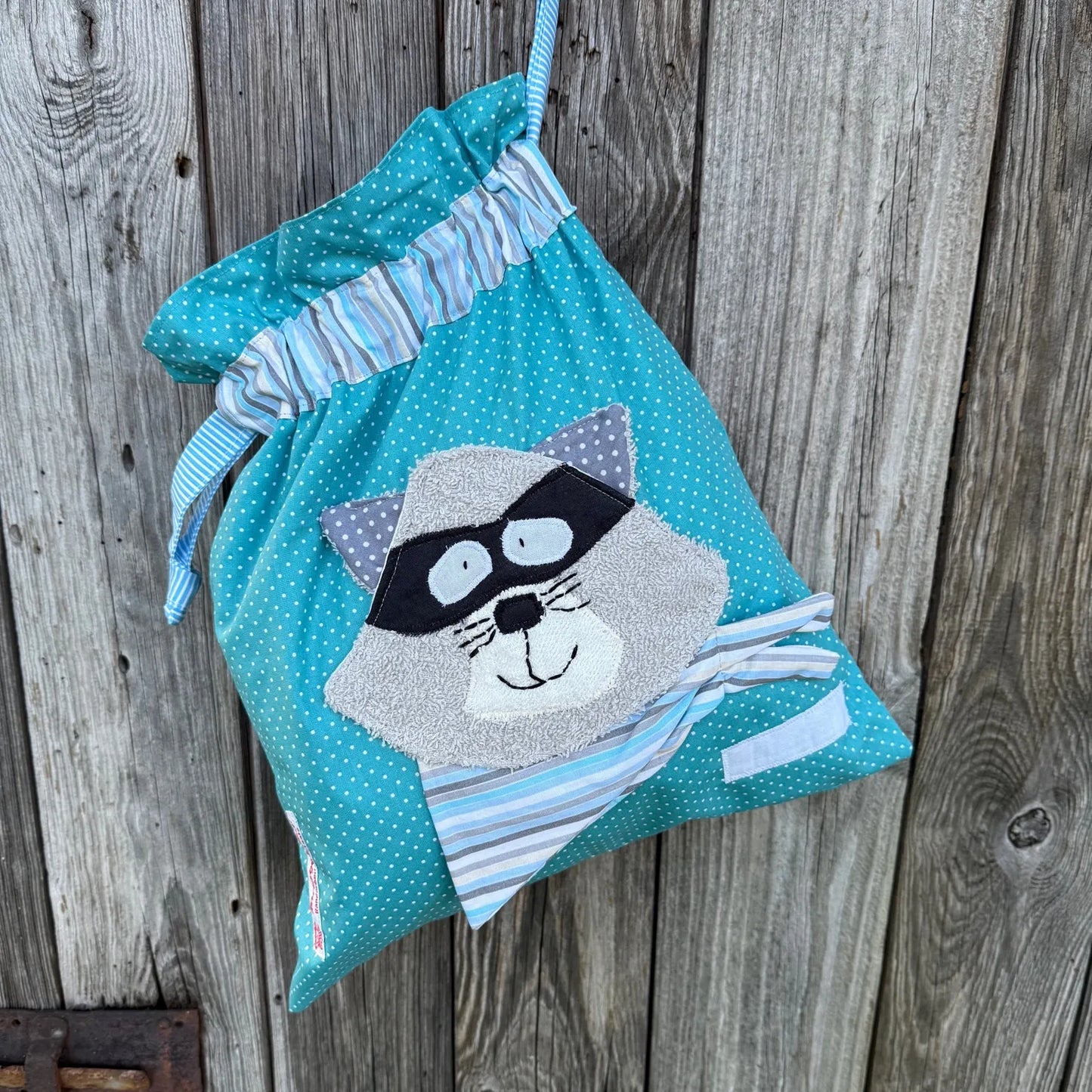 Wetbag „Waschbär“ – handgemacht, wasserabweisend, ideal für Kita, Sport & Reisen