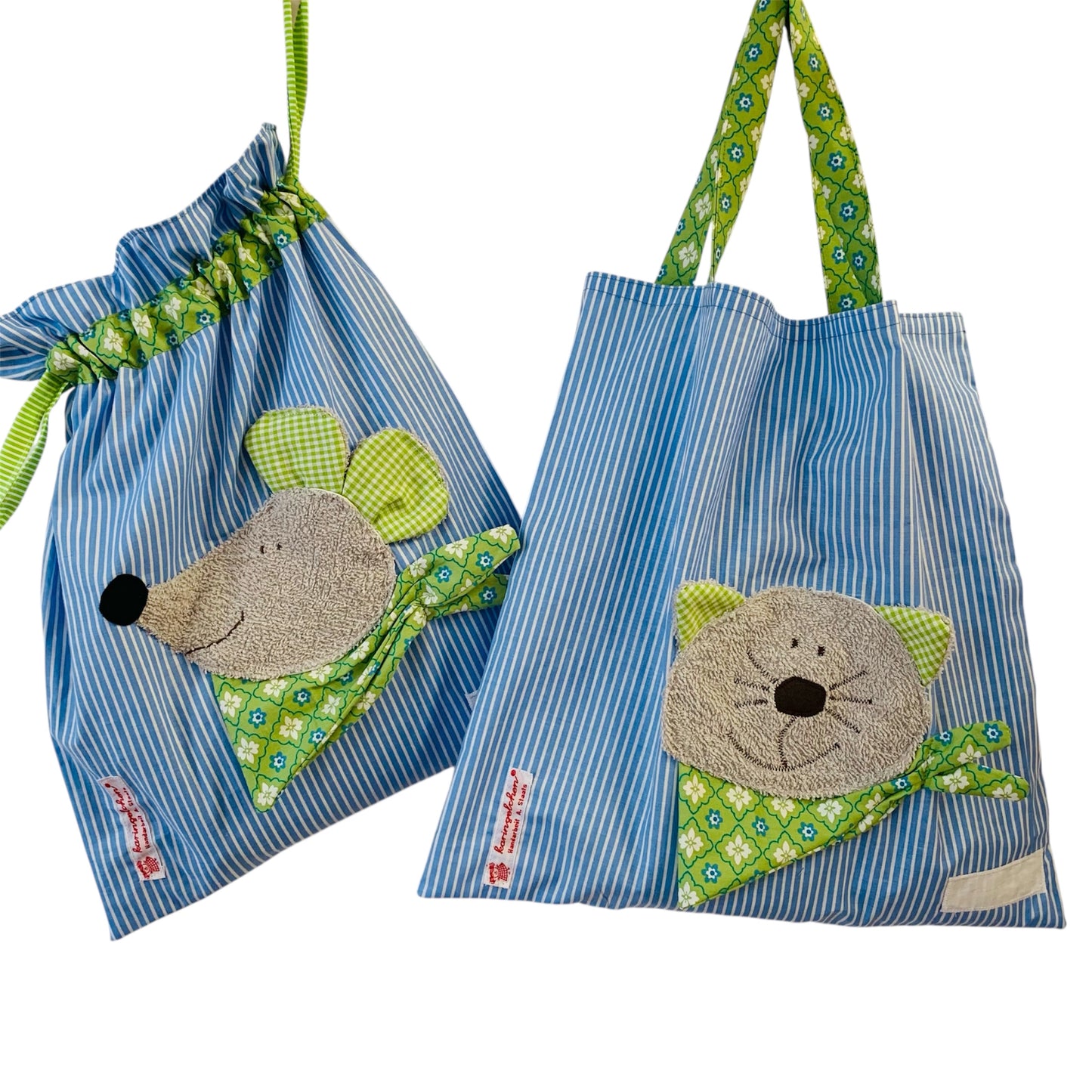 Handgemachtes Kita-Set bestehend aus einem hellblauen Wetbag mit Mausmotiv und einem passenden Garderobenbeutel mit Katzenapplikation- beide aus gestreiften Stoff mit bunten Details