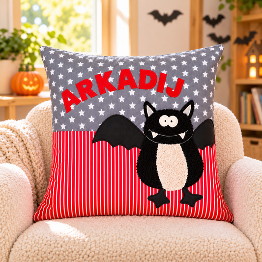 Personalisiertes Kinderkissen Fledermaus mit Namen – 40 × 40 cm