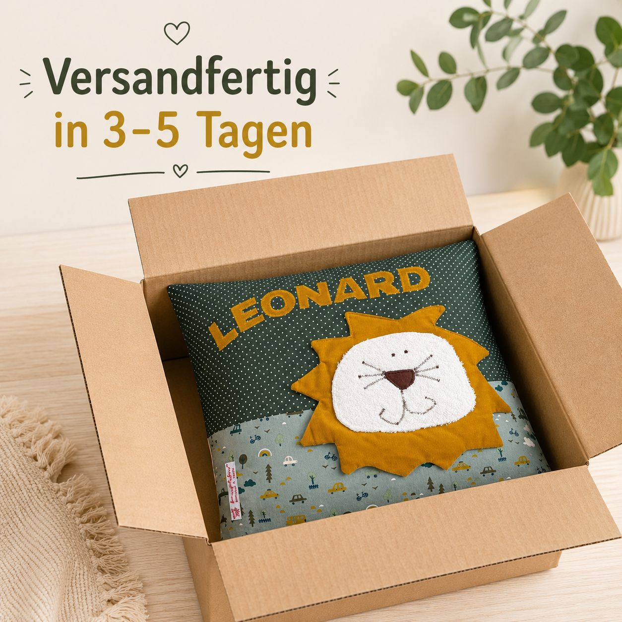 Personalisierte Kissen Löwe mit Namen dunkelgrün | Geschenk zur Geburt & Taufe
