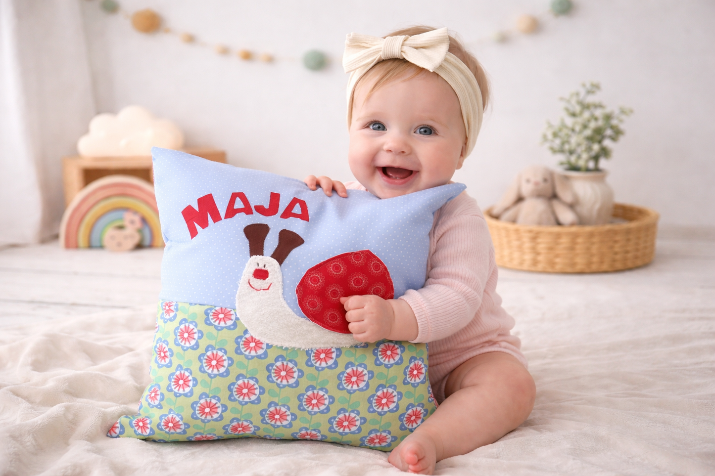 Kuschelkissen Schnecke – liebevolles Babygeschenk mit Namen zur Taufe