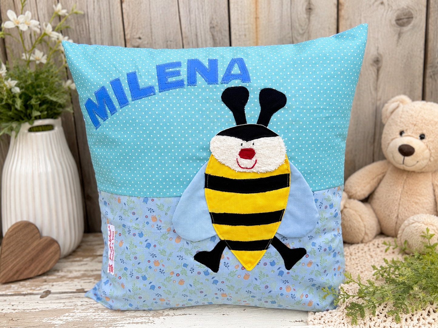 Kissen personalisiert mit Namen Biene | Handgemachtes Kinderkissen | Geschenk zum 1. Geburtstag