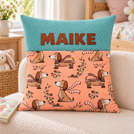 Personalisiertes Dackelkissen für Mädchen mit Wunschname – 40 × 40 cm