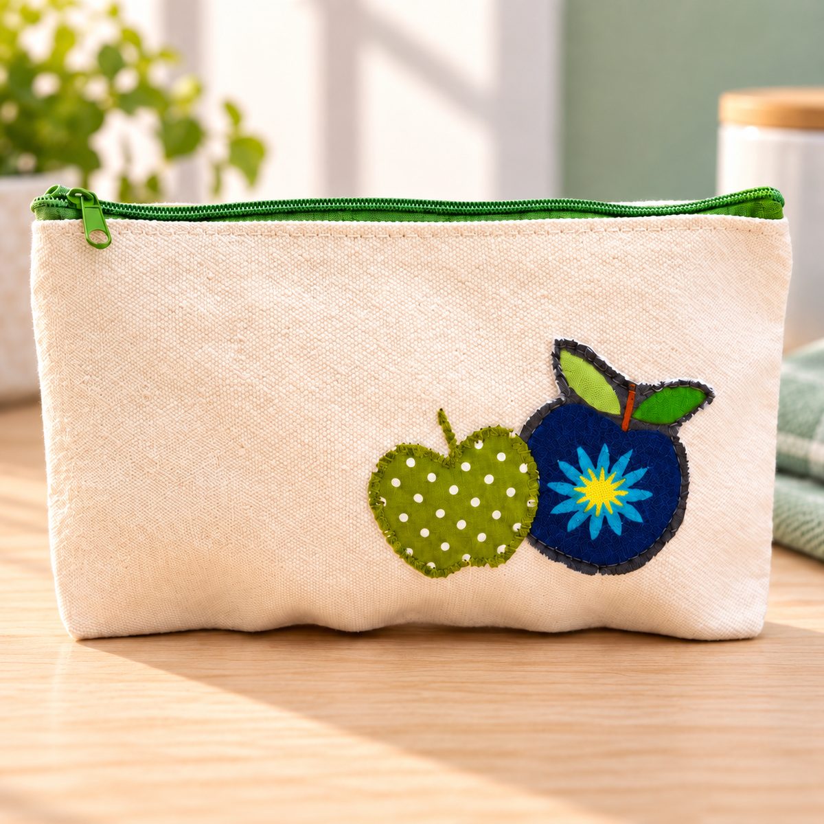 Binden- und Tampontasche mit Obstmotiv