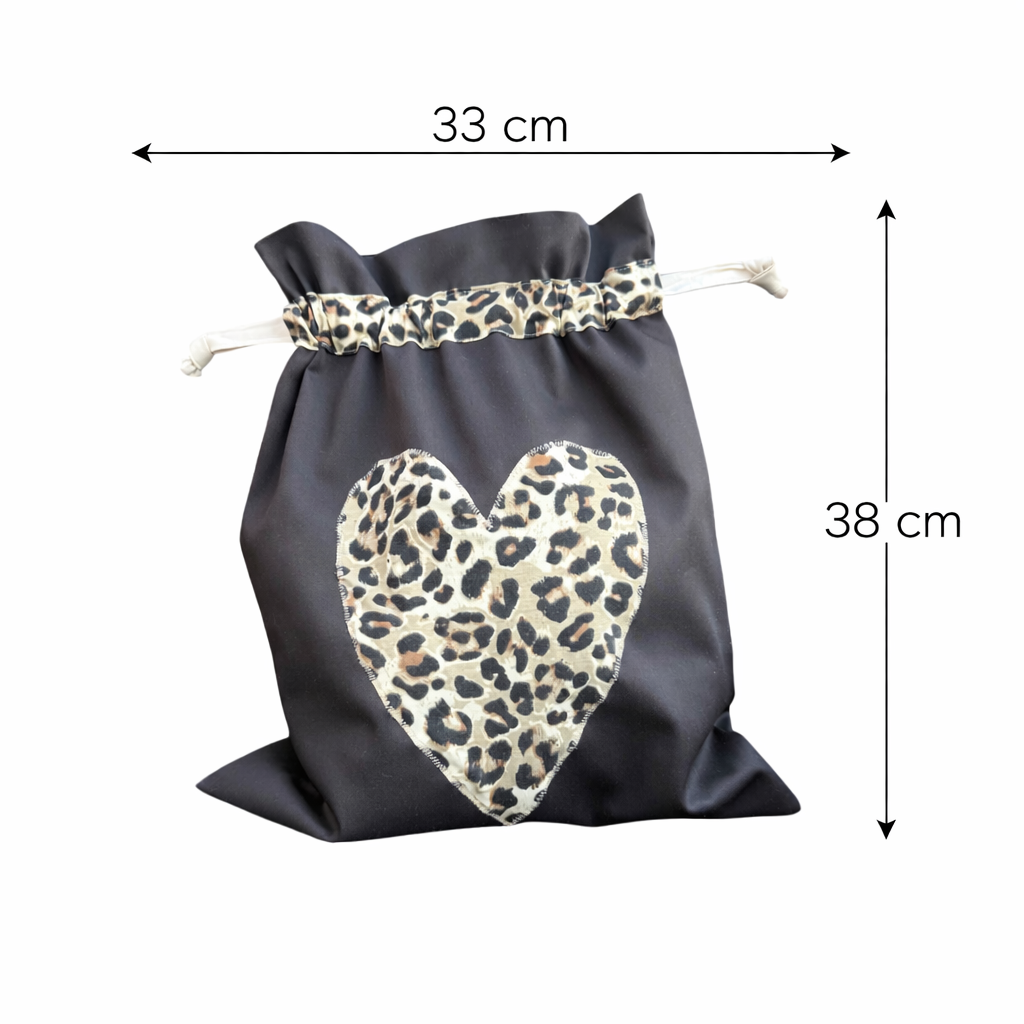 Wetbag mit Leoparden Herz – nachhaltiger Wäschebeutel, Geschenk für Frauen & Mamas