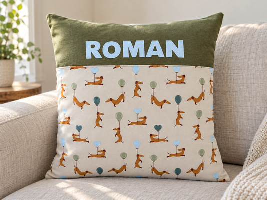 Dackelkissen mit Namen – personalisiertes Kinderkissen 40 × 40 cm