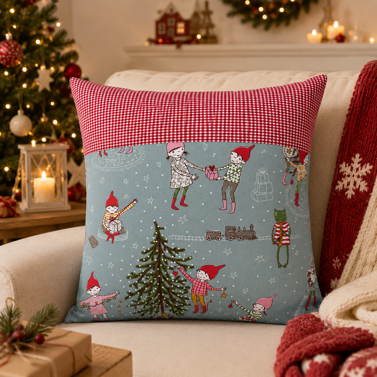 Weihnachtskissen Wichtel 40x40 cm | Handgenähtes Dekokissen aus Baumwolle