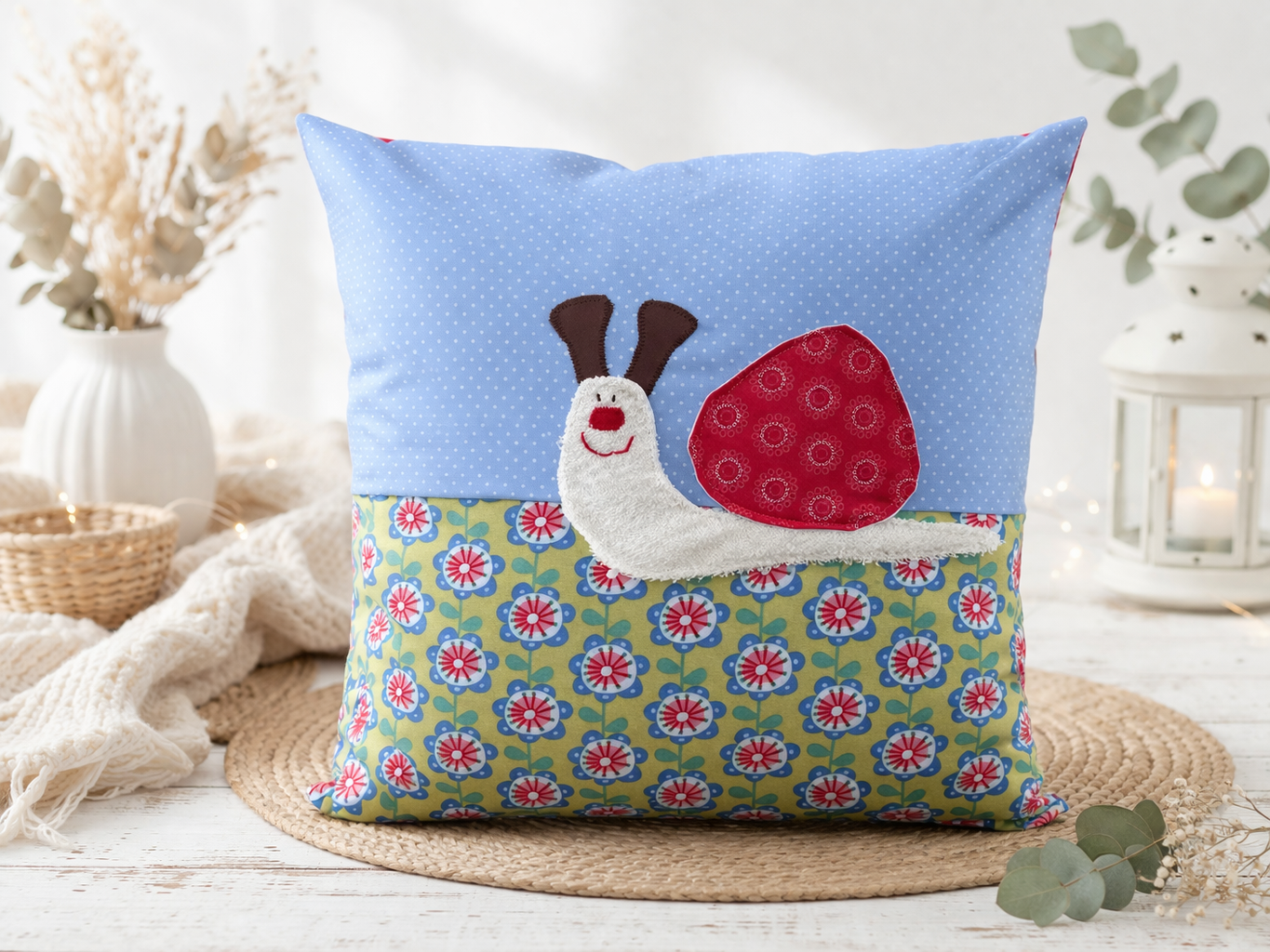 Kuschelkissen Schnecke – liebevolles Babygeschenk mit Namen zur Taufe