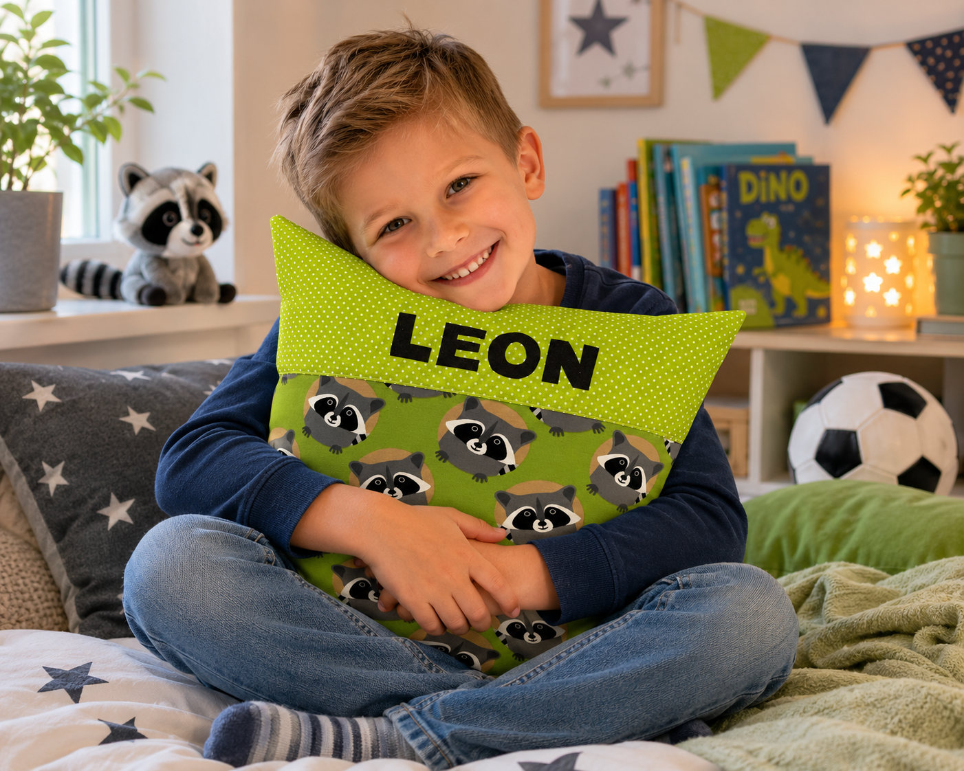 Waschbär Kissen mit Namen personalisiert – Kinderkissen 40x40 cm