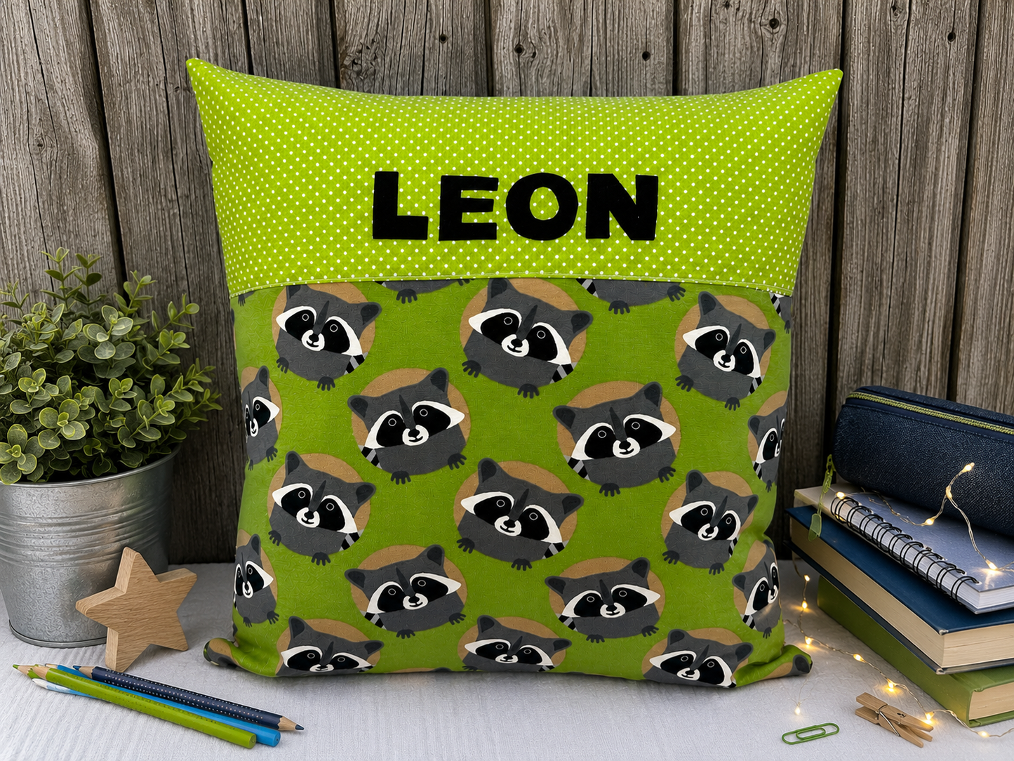 Waschbär Kissen mit Namen personalisiert – Kinderkissen 40x40 cm