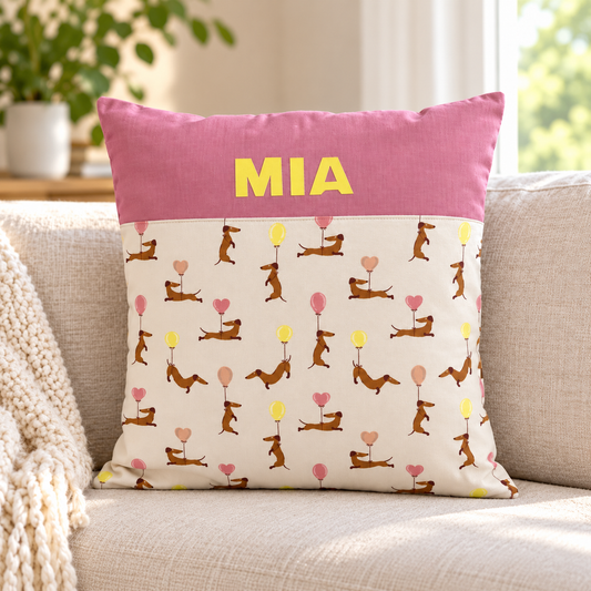 Dackel Kissen 40x40 Baumwolle in altrosa/ beige mit Name personalisiert und lustigem Dackelprint mit Luftballons