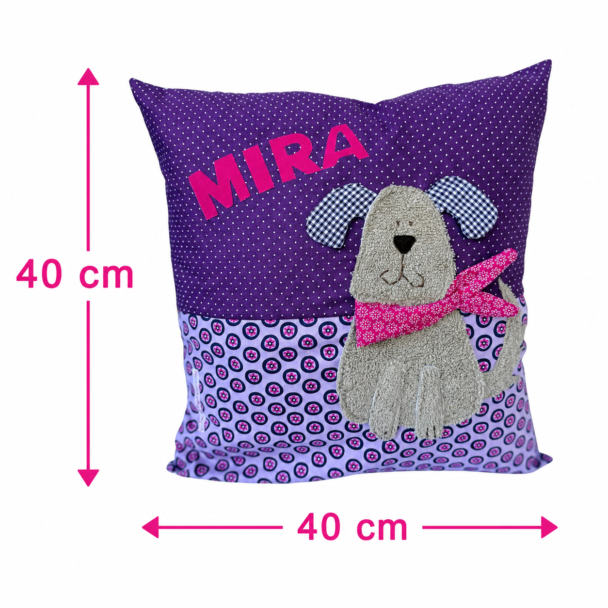Lila personalisiertes Kinderkissen mit Namen Mira und Hund-Applikation aus Frottee, handgenäht aus Baumwolle im farbenfrohen Mustermix, 40x40 cm Kuschelkissen für Mädchen
Größenangabe 40x40cm