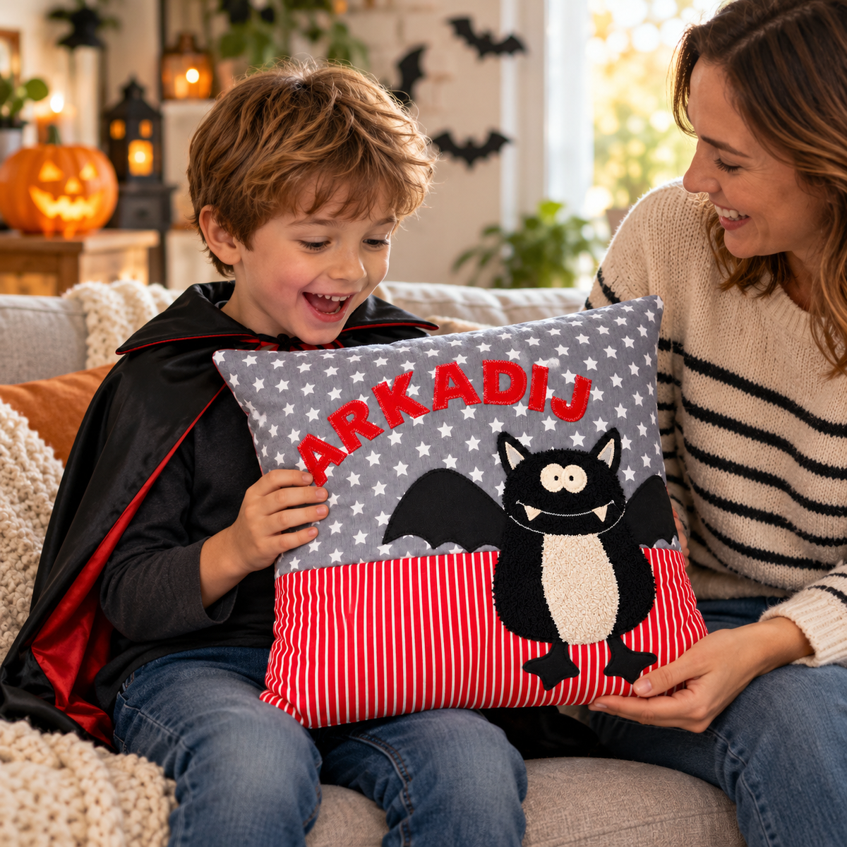 Personalisiertes Kinderkissen Fledermaus mit Namen – 40 × 40 cm