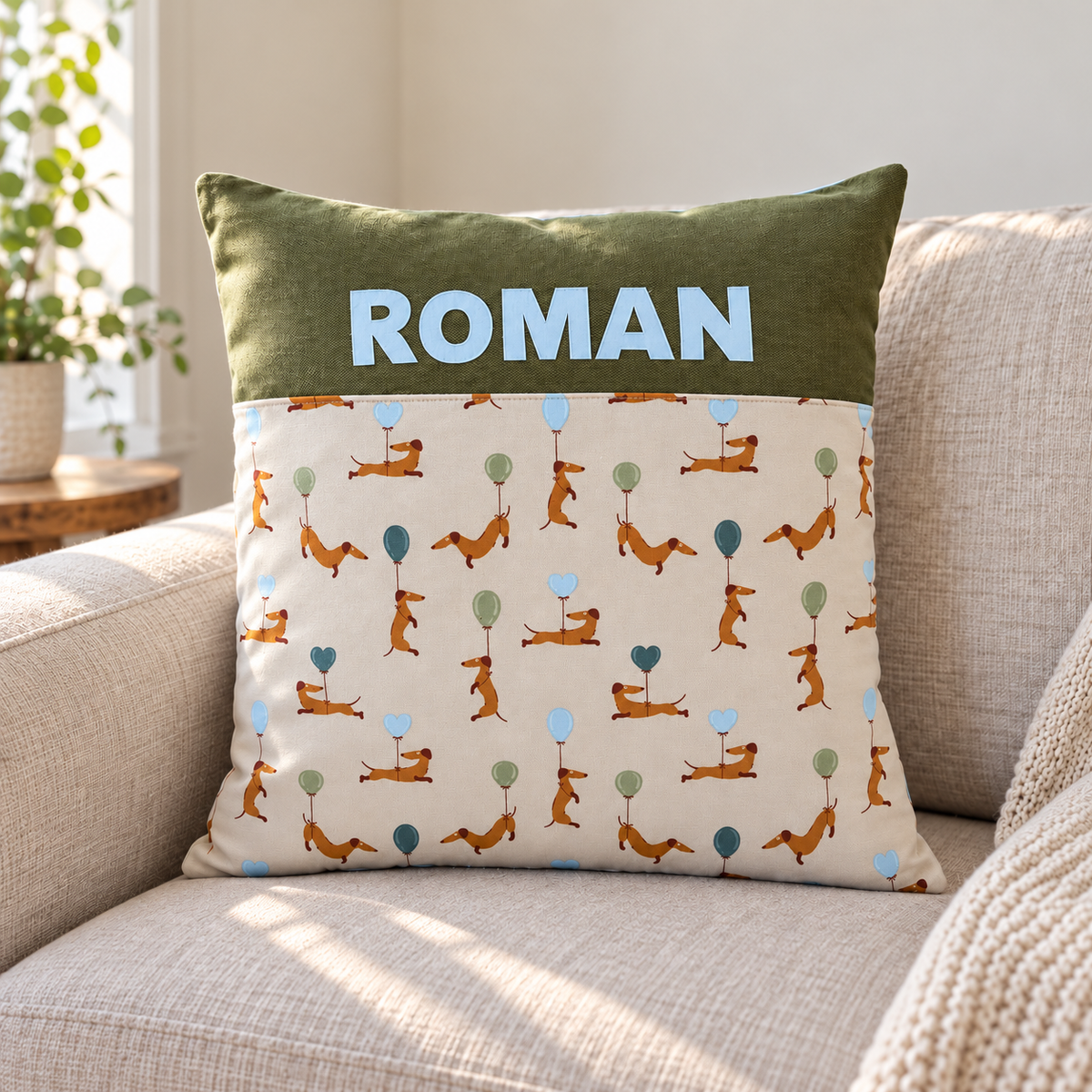 Dackelkissen mit Namen – personalisiertes Kinderkissen 40 × 40 cm