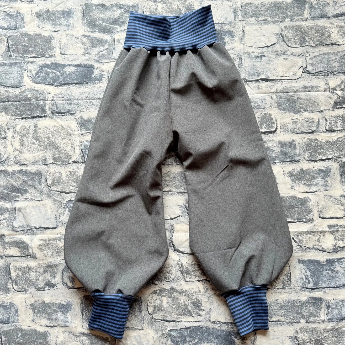 Kinder Softshellhose grau – wasserdicht, winddicht & atmungsaktiv