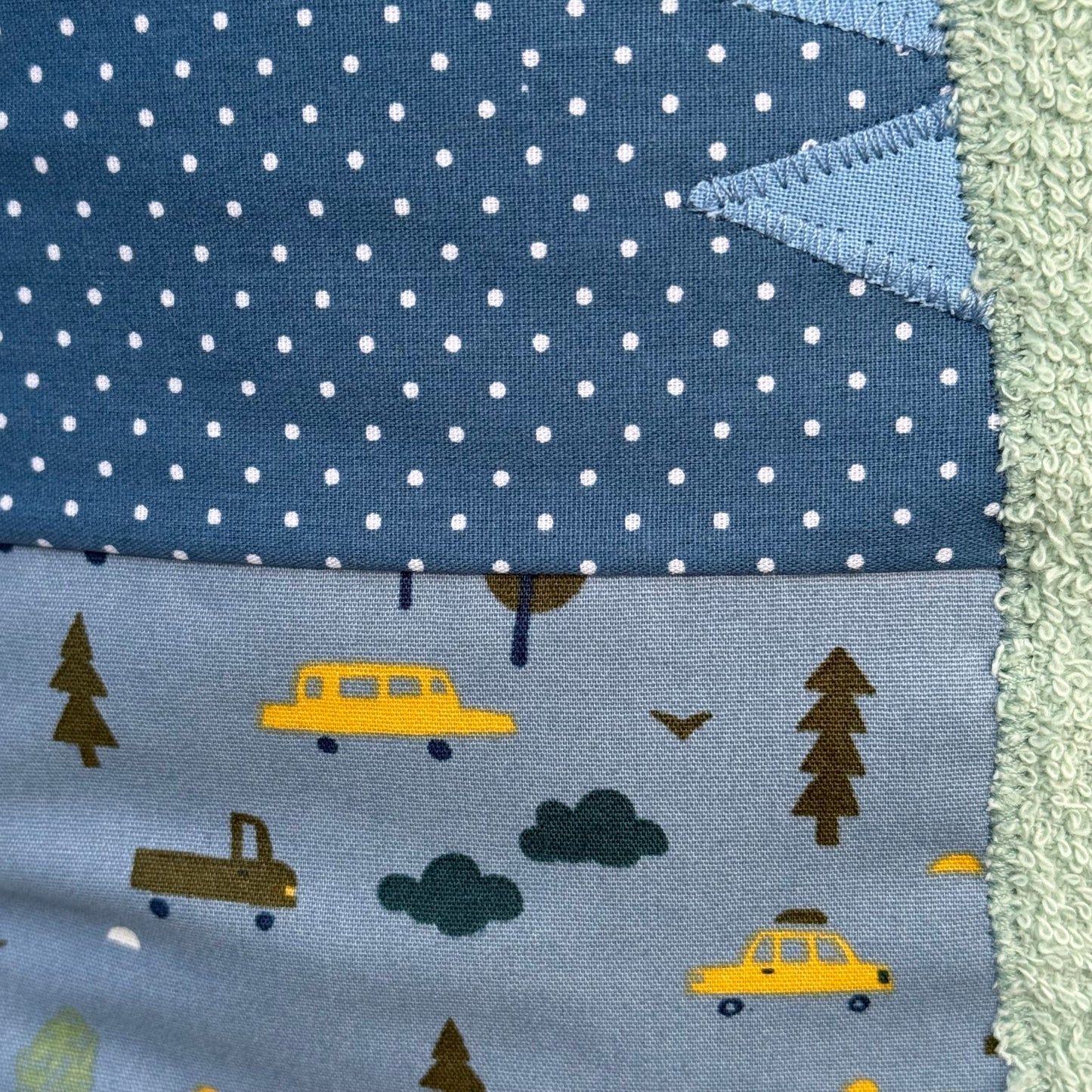 „Kuschelkissen Dino mit Name – Handgemachtes Namenskissen 40x40 cm, Geschenkidee für Kinderzimmer“