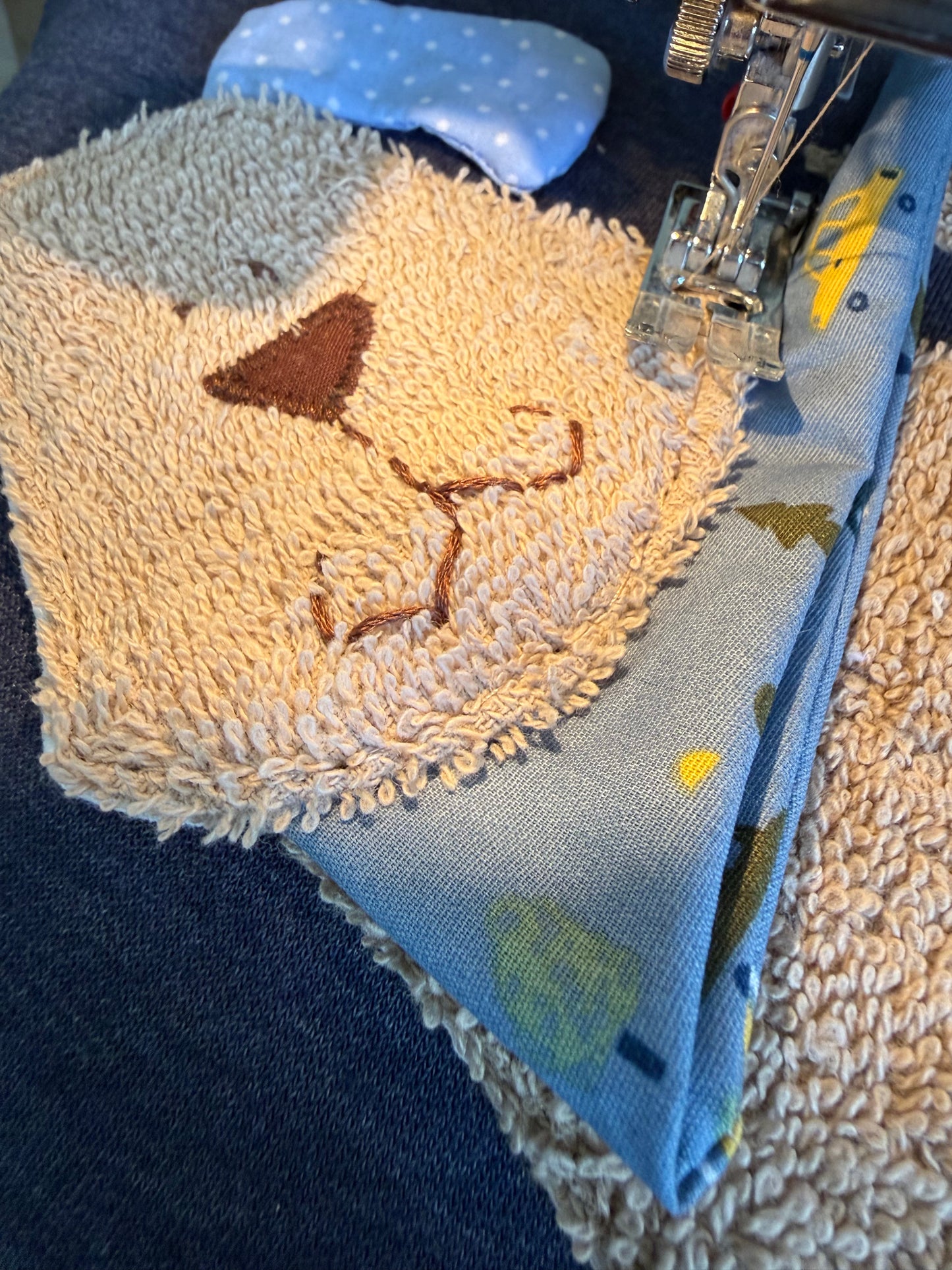 Reisekissen Hund 30x30 cm – Kuschelkissen für Auto, Urlaub & Kinderwagen