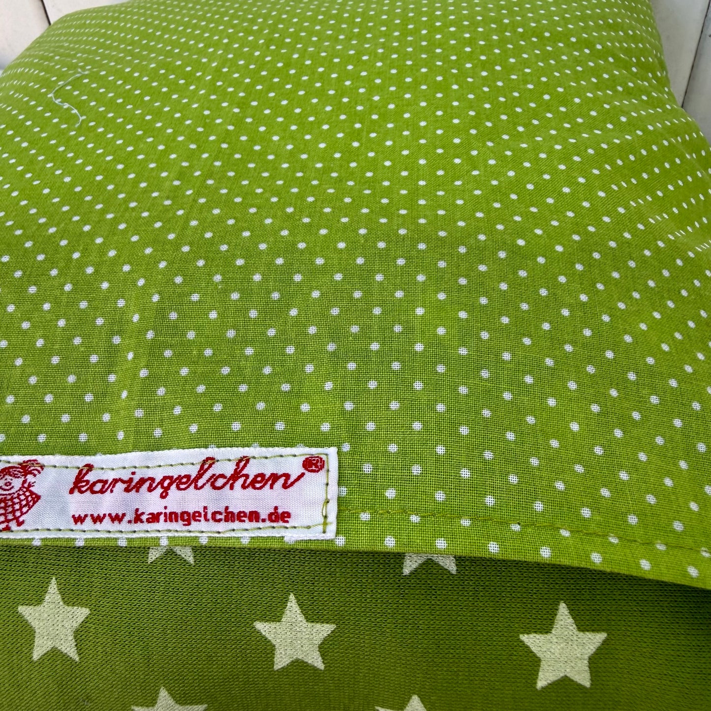 Reisekissen Löwe für Kinder 30x30 cm – Kuschelkissen für Auto, Urlaub & Kinderwagen