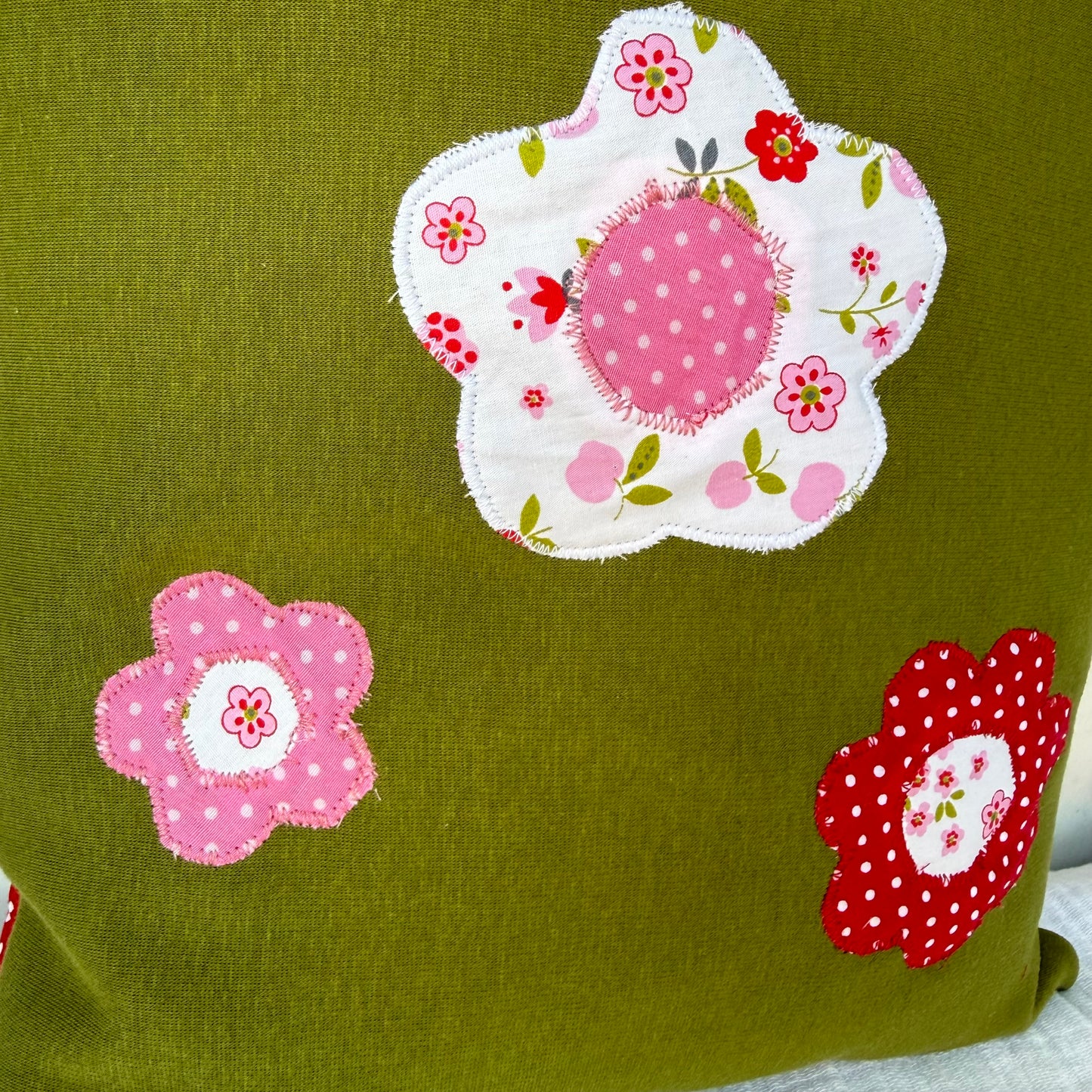 Reisekissen Blumenwiese für Kinder – Kuschelkissen 30x30 cm