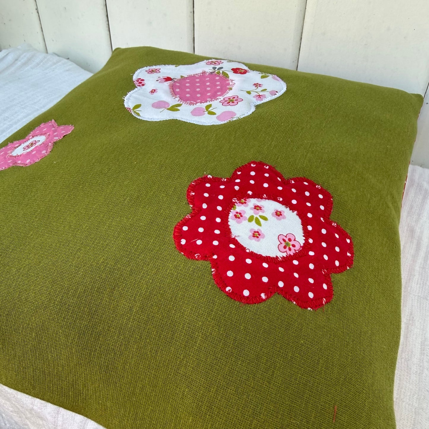 Reisekissen Blumenwiese für Kinder – Kuschelkissen 30x30 cm