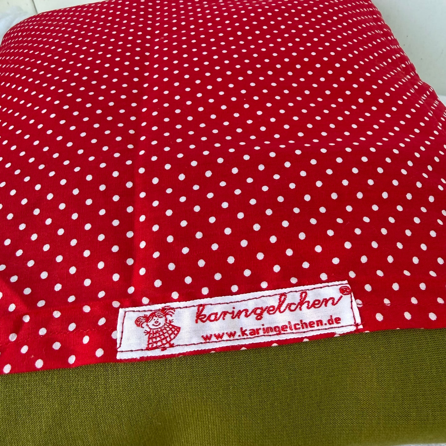 Reisekissen Blumenwiese für Kinder – Kuschelkissen 30x30 cm