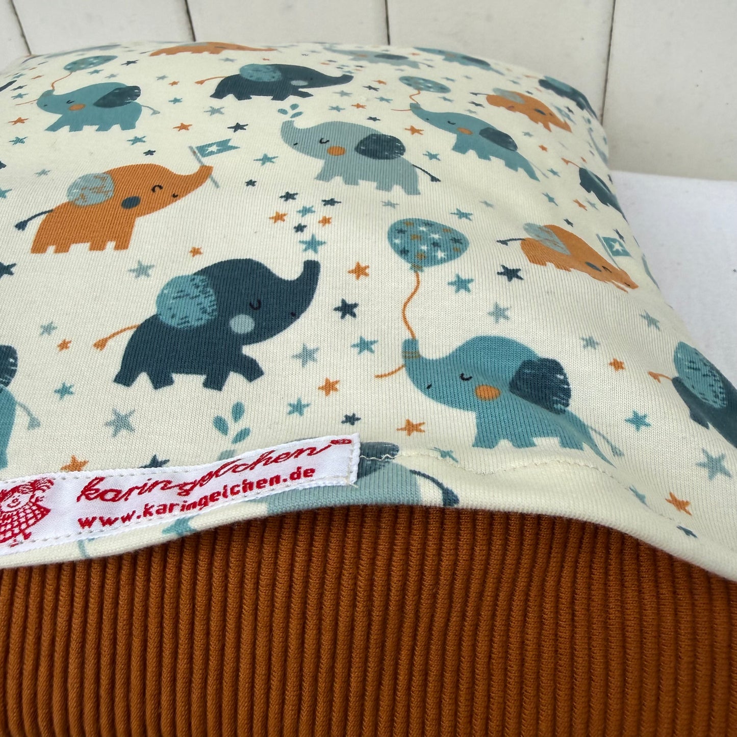 Reisekissen Elefant 30x30 cm – Handgenähtes Kinderkissen für Auto & Urlaub