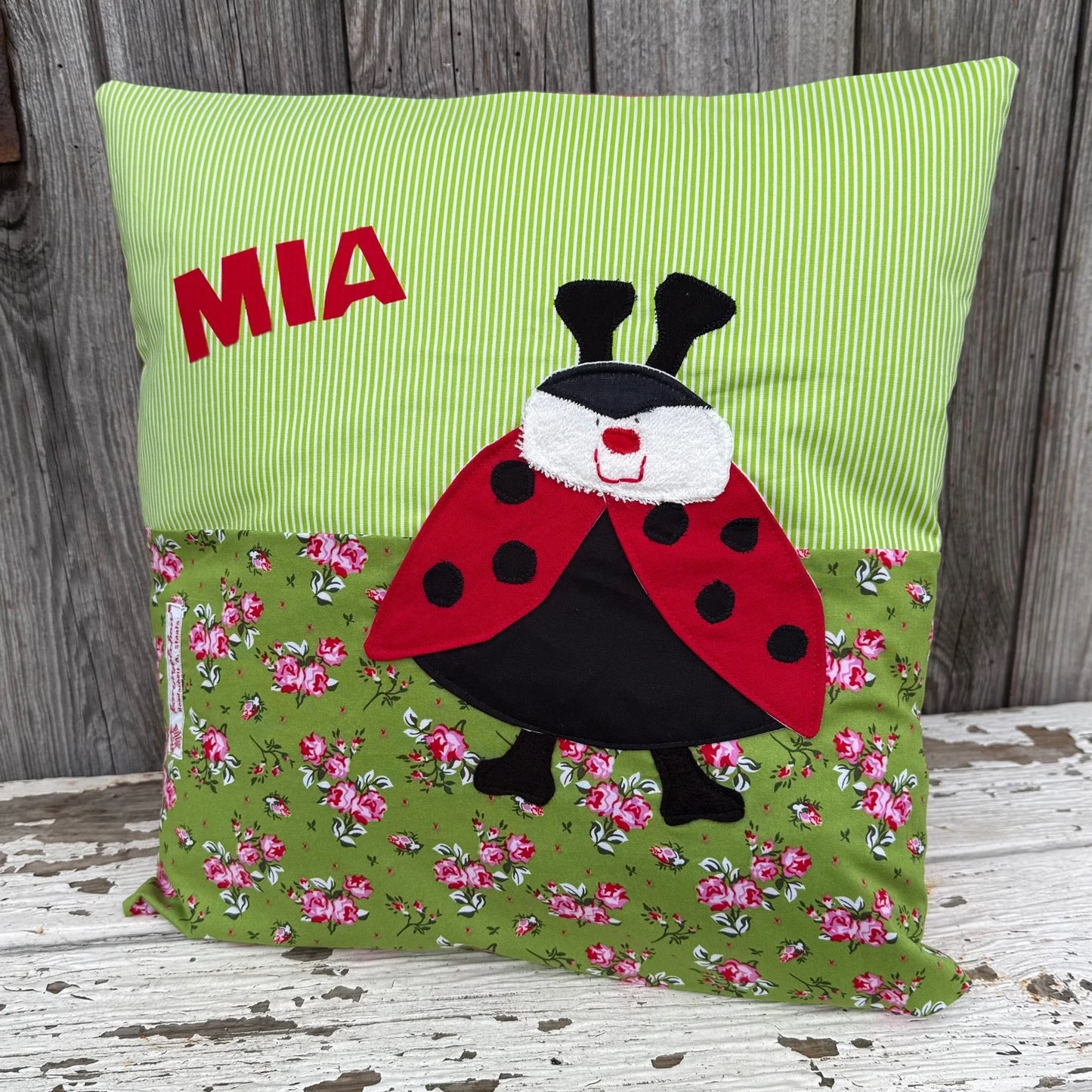 Namenskissen „Marienkäfer“ – handgemacht & personalisierbar, Kuschelkissen fürs Kinderzimmer