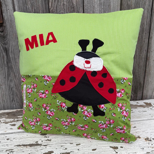 Namenskissen „Marienkäfer“ – handgemacht & personalisierbar, Kuschelkissen fürs Kinderzimmer