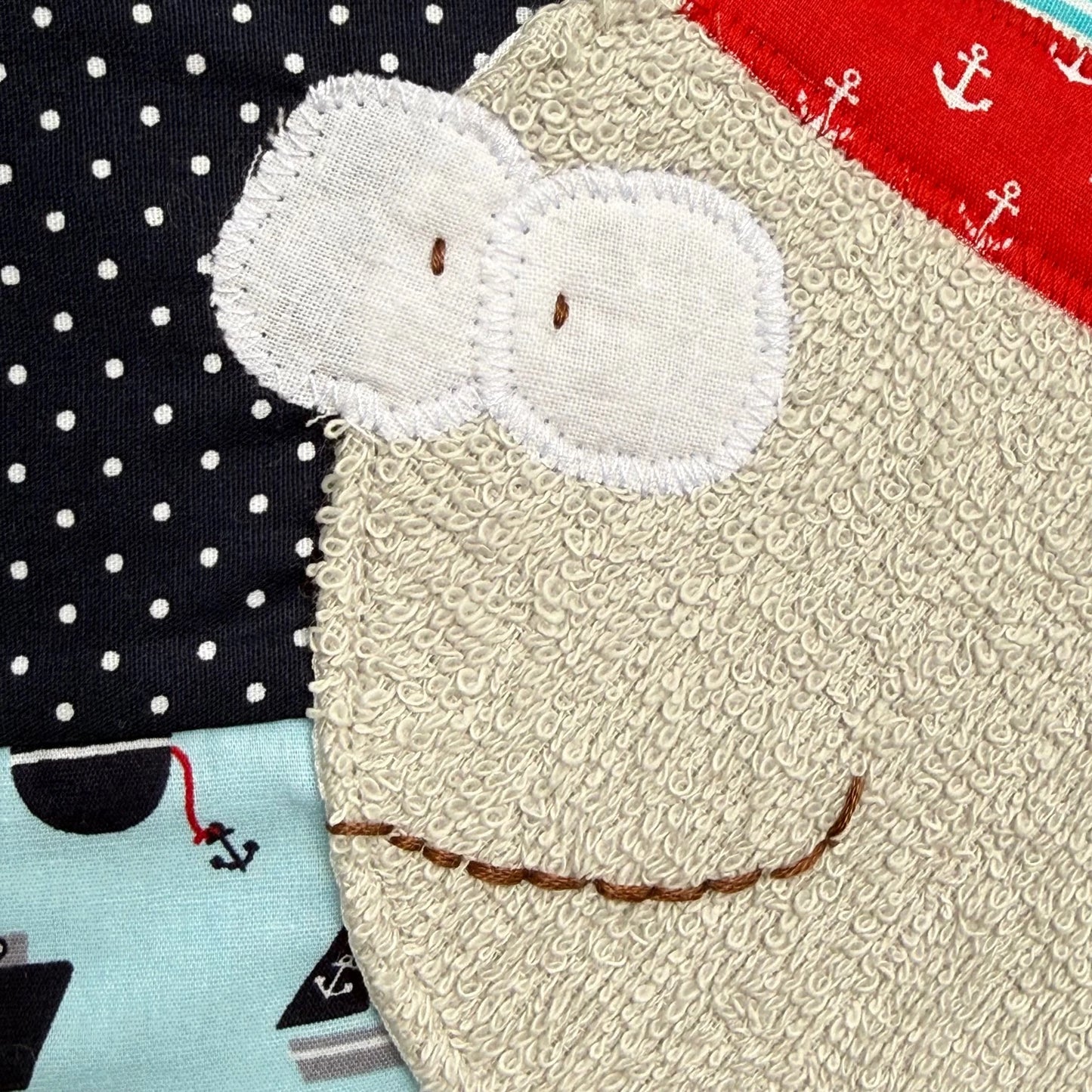 Kuschelkissen 40×40 cm „Wal“ – personalisiert | Handmade mit Hotelverschluss