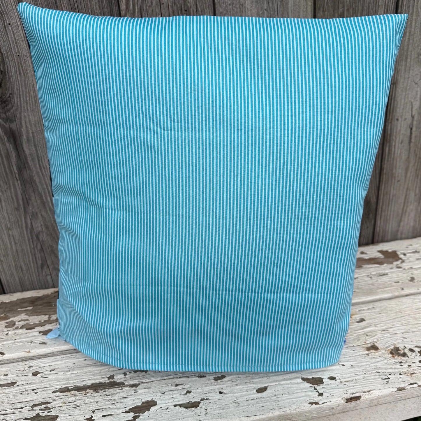 Kuschelkissen 40×40 cm „Wal“ – personalisiert | Handmade mit Hotelverschluss