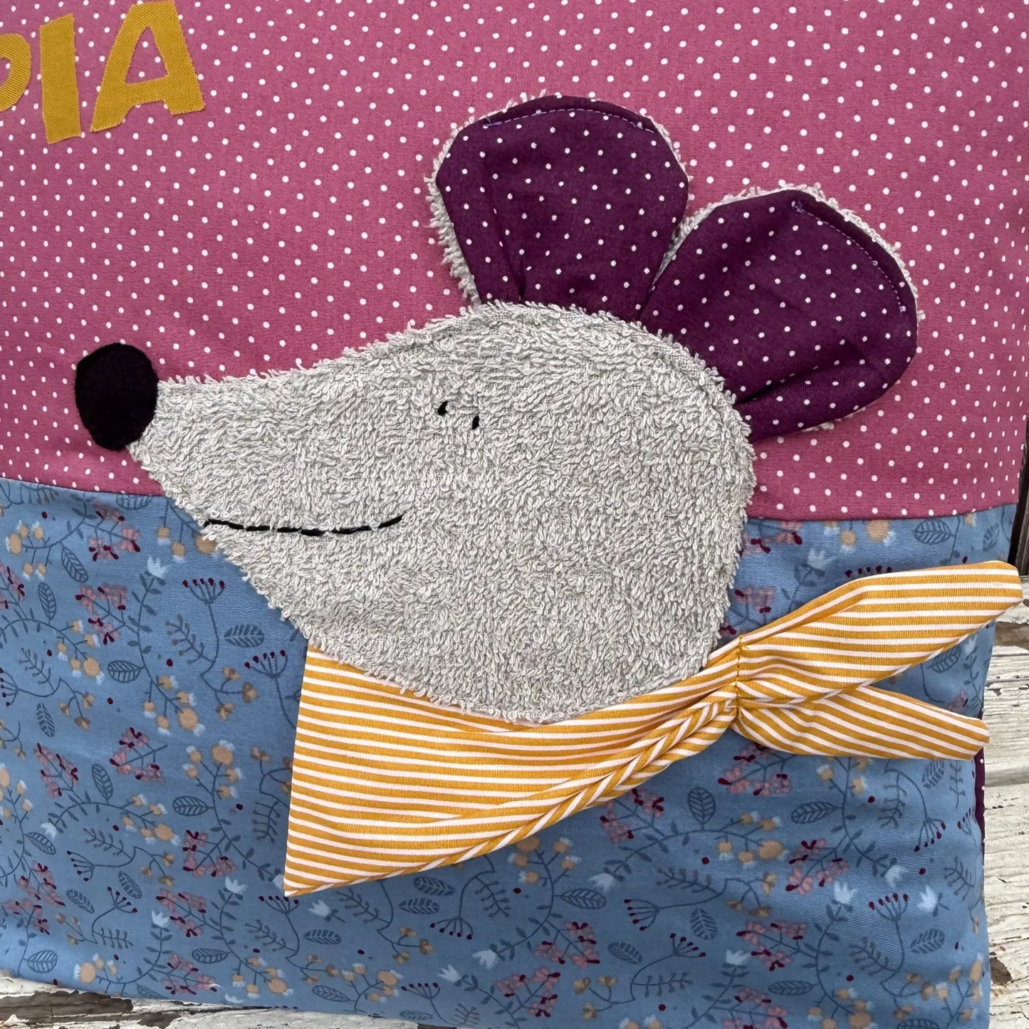 „Personalisiertes Maus Kuschelkissen 40x40 cm – Handgemachtes Namenskissen für Kinder, Geschenk zur Geburt & Taufe“